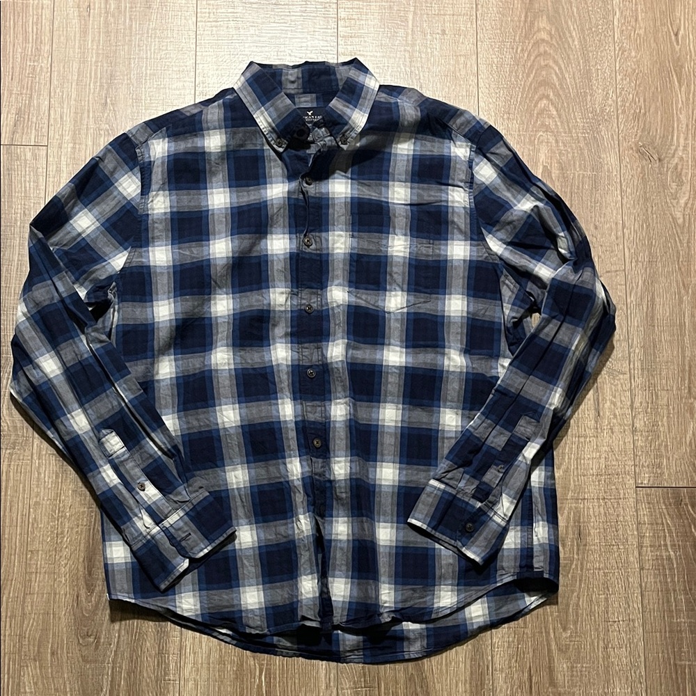 Men’s American Eagle Blue, Black and White Plaid Button Down Soft Shirt XL